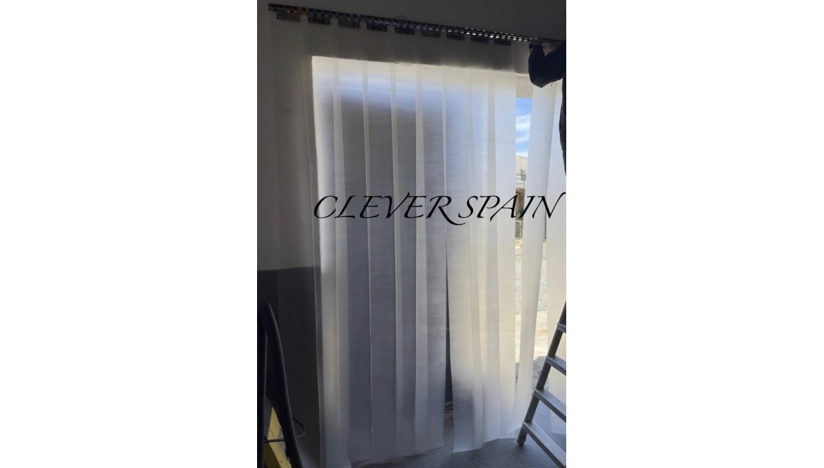 Cortinas de lamas translúcidas: ventajas y principales usos